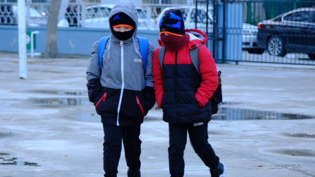 Öğrenciler 9 günlük tatilin ardından ders başı yapıyor! İlk ders zili bugün çaldı 1